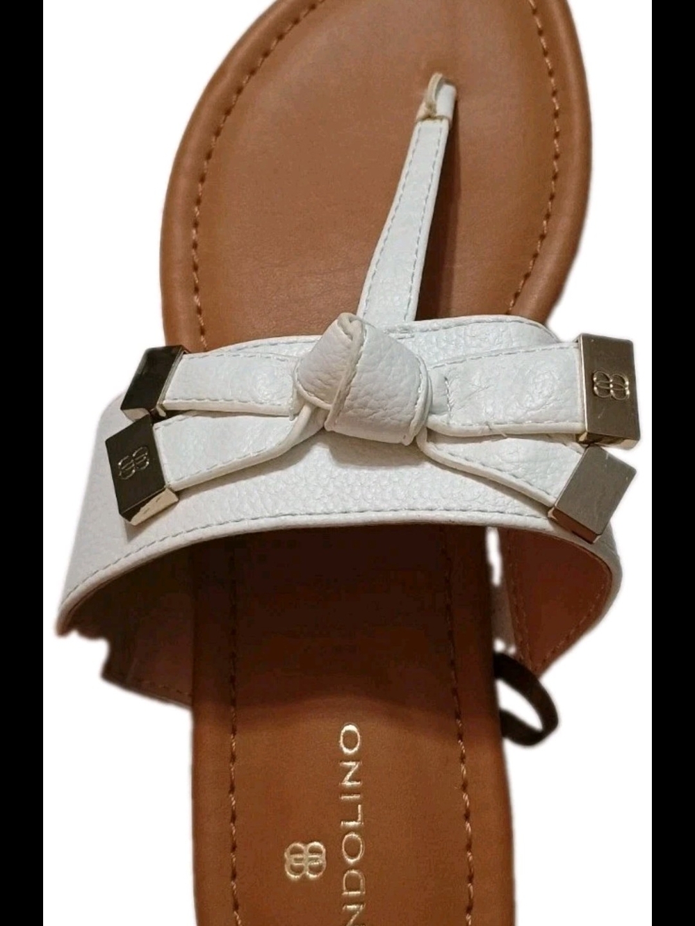 Bandolino White “Bow” Flat Sandals Womens Size 6.5 EUC!